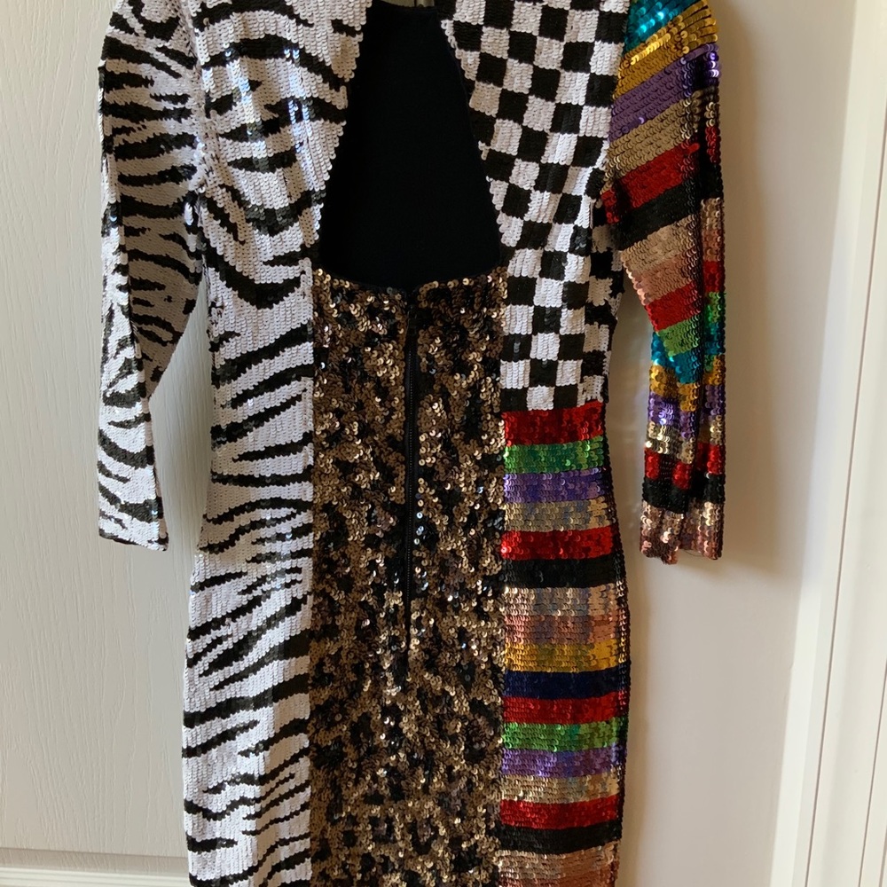 ALICE + OLIVIA JAE MULTI SEQUIN KEYHOLE MINI DRESS - Picture 5 of 16